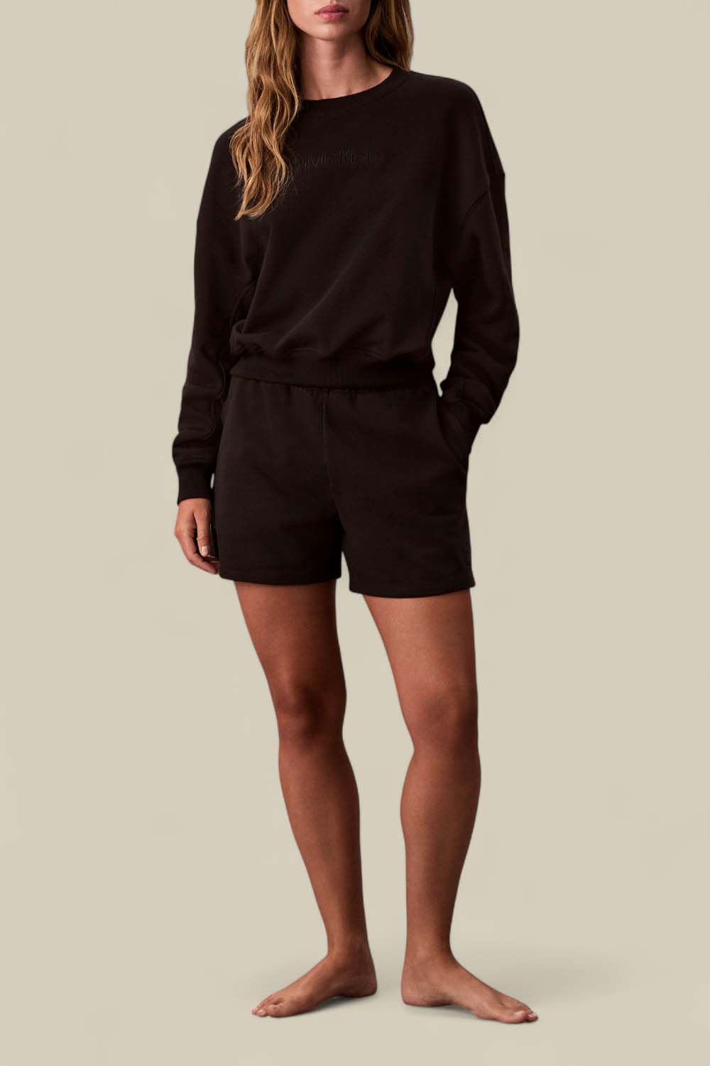 תמונת כל הלוק של סווטשירט